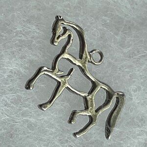 Beautiful horse charm (sterling silver)